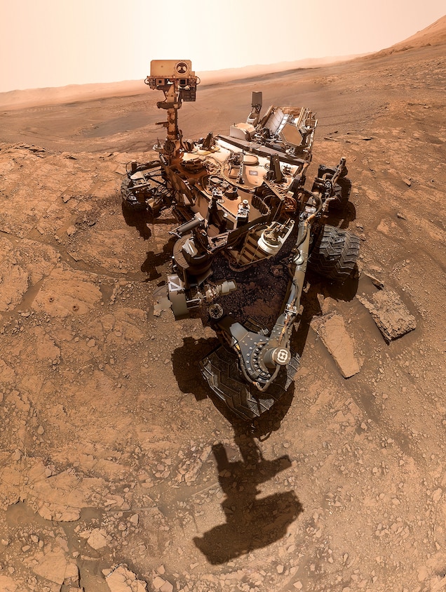 Dù các nền văn minh trí tuệ chưa từng phát triển trên sao Hoả, nhưng các tàu thăm dò như Curiosity hiện đang thúc đẩy tìm kiếm “người” sao Hoả vi sinh. ẢNH KHẢM TỪ 57 BỨC ẢNH CHỤP BỞI NASA/JPL/MICHAEL RAVINE, HỆ THỐNG KHOA HỌC KHÔNG GIAN MALIN