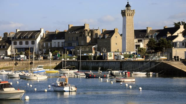 Roscoff là một trong những thị trấn cảng duyên dáng nhất nước Pháp. Ảnh: Adobe Stock.