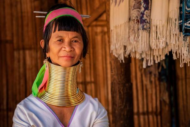 Phụ nữ người Karen ở Thái Lan, một tộc người nổi tiếng với những chiếc vòng cổ.
