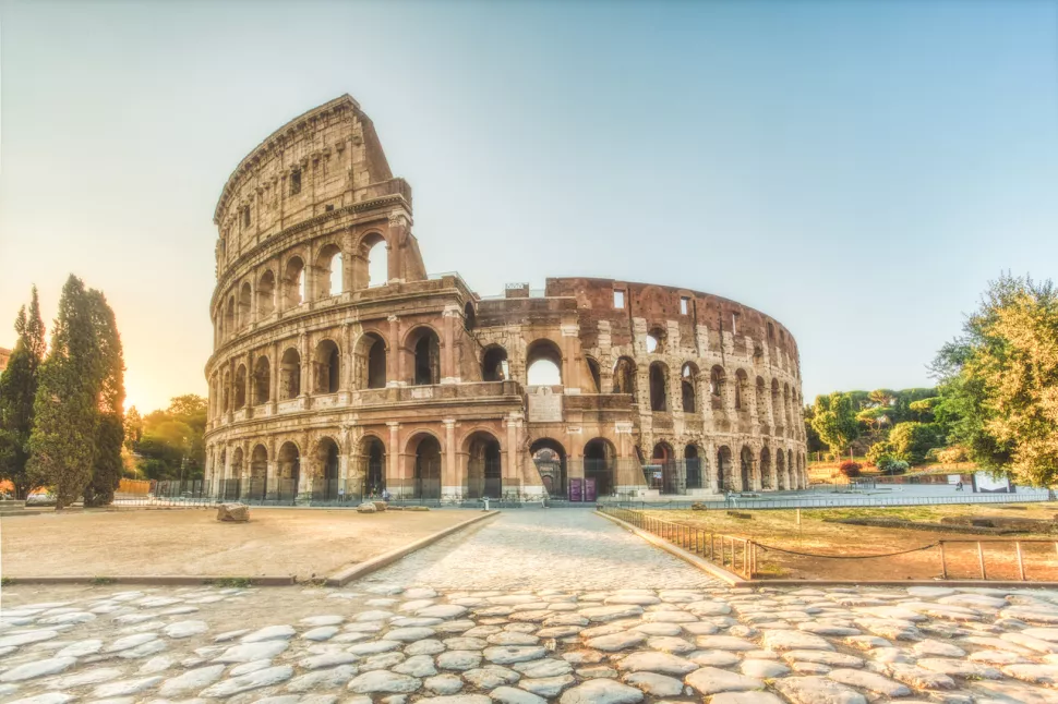 Đấu Trường La Mã được làm từ đá, bê tông và đá túp. Ảnh: Getty Images.