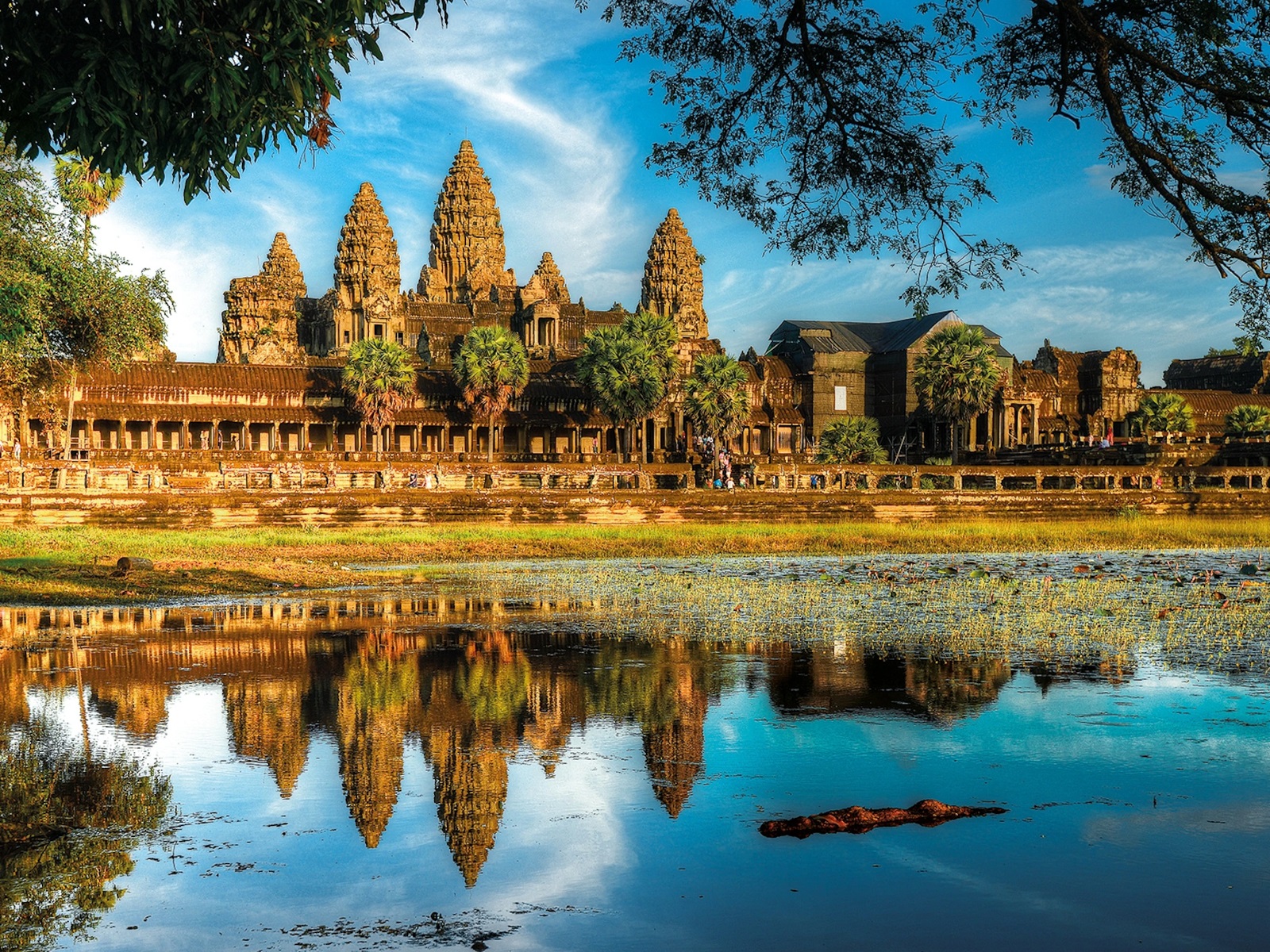 THÁP THIÊN ĐƯỜNG Đền Angkor Wat được quốc vương Khmer Suryavarman II xây dựng vào thế kỷ 12 phỏng theo núi thánh Meru của Hindu giáo. Ảnh: Ashit Desai/Getty Images.