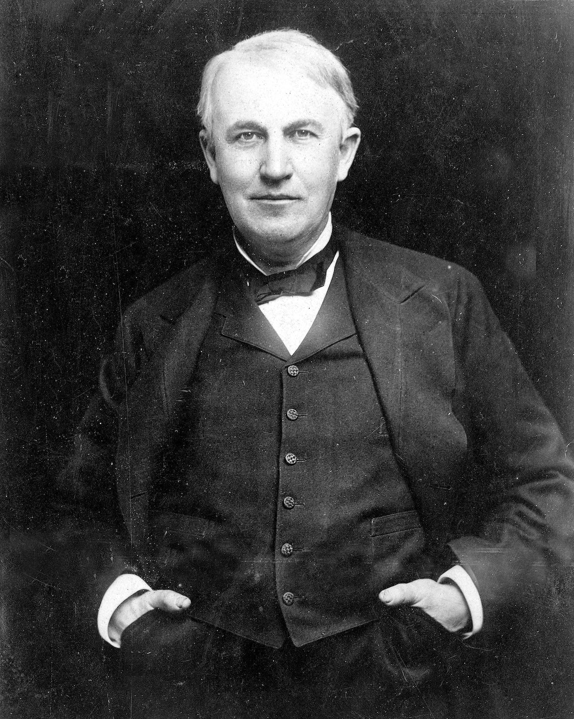Thomas Edison được trao bằng sáng chế hơn 1000 phát minh trong suốt sự nghiệp của mình, bao gồm máy hát, đèn điện và micro. Ảnh: Popperfoto/Getty Images.