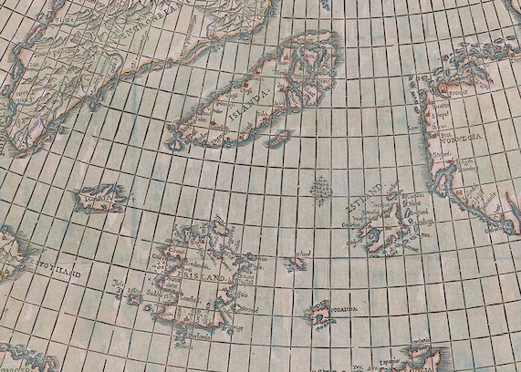 Chi tiết này từ một tấm bản đồ năm 1558 thể hiện hòn đảo Frisland giả tưởng, đi kèm với quyển sách khả nghi của Niccolò Zeno, trong đó ông khẳng định tổ tiên mình đã khám phá ra Tân Thế Giới trước cả Columbus (ở giữa bên trái, gần phía dưới).