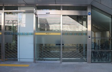 cửa trượt tự động inox đẹp.jpg