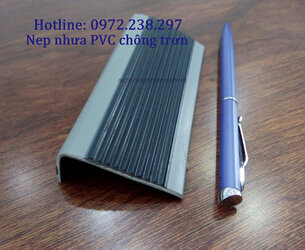 nẹp nhựa PVC chống trơn cao su đen.jpg