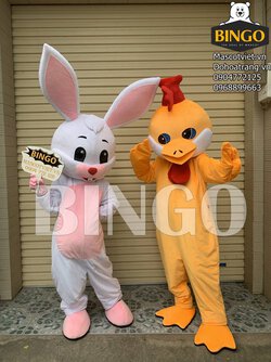 mascot-con tho 09-bingo costumes.JPG