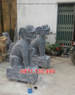 Nghê đá đẹp lăng mộ +017 nghê cổ cửa nhà thờ họ.jpg