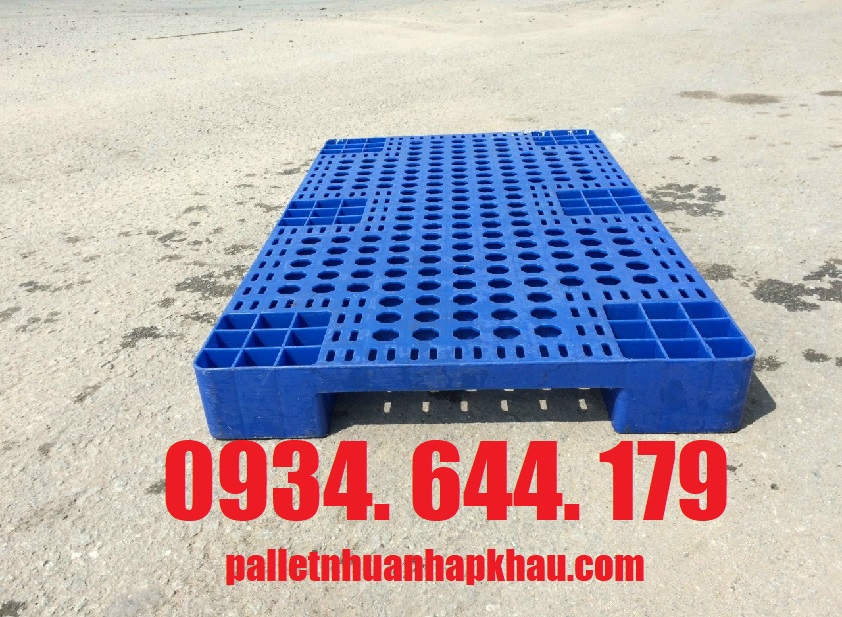 bán pallet nhựa kê kho lạnh.jpg