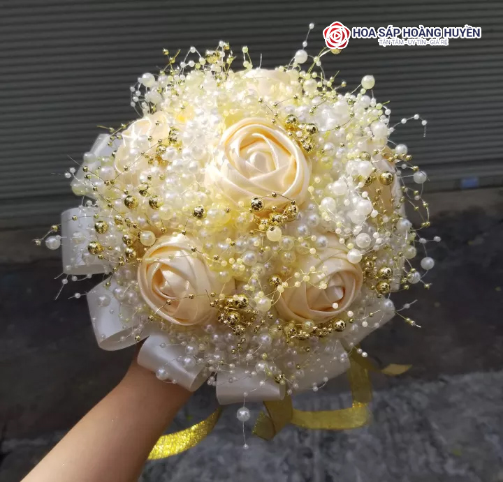 Bó hoa cưới cầm tay cô dâu hạt cườm ngọc trai (2).jpg