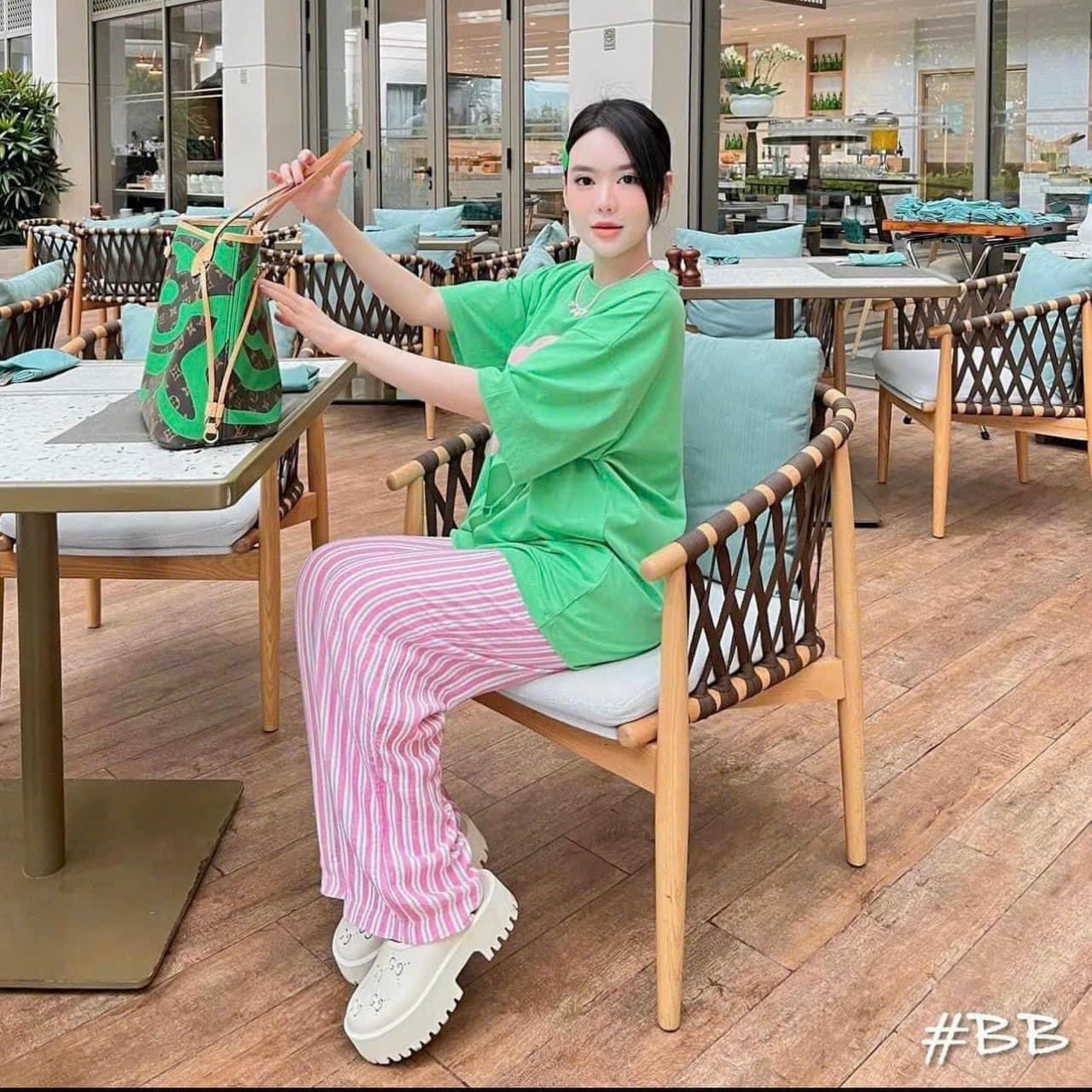 Sục Gucci Cao Su Non cực kỳ thời trang, cá tính.jpg