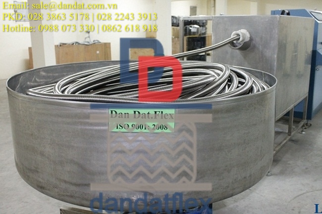 ong-thep-mem-luon-day-dien.jpg ong-thep-mem-luon-day-dien.jpg