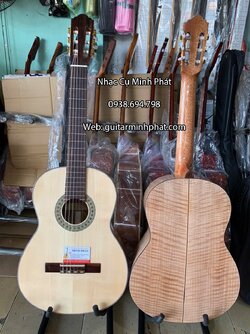 20753889_guitar-classic-go-cong-3.jpg