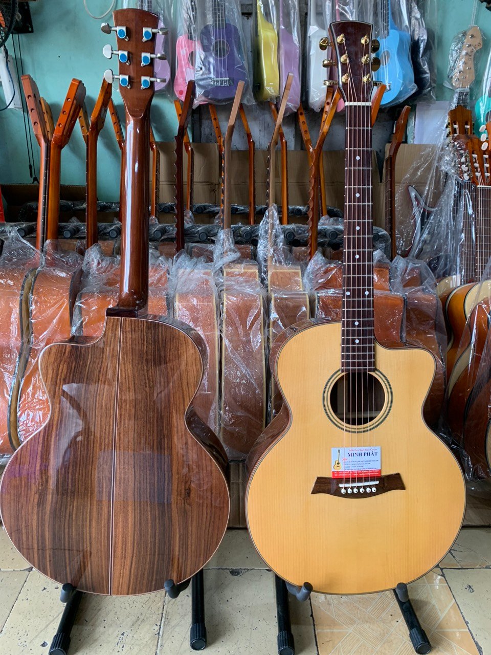 dan-guitar-acoustic-go-cam-lai-an-do (2).jpg dan-guitar-acoustic-go-cam-lai-an-do (2).jpg