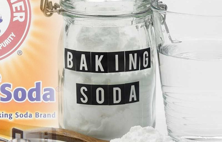 dùng banking soda để vệ sinh bình giữ nhiệt.jpg dùng banking soda để vệ sinh bình giữ nhiệt.jpg