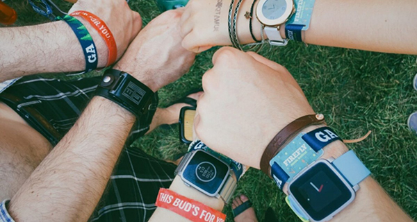 Thiết bị đeo (Wearables).jpg Thiết bị đeo (Wearables).jpg