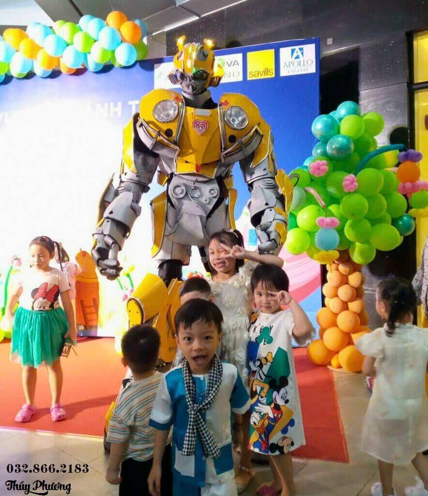 Robot hoạt náo sinh nhật hiện đại.jpg Robot hoạt náo sinh nhật hiện đại.jpg