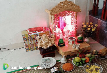 co-nen-dat-ban-tho-than-tai-duoi-gam-cau-thang-hay-khong.jpg