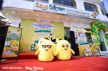 Mascot đón khách khai trương – thu hút từ xa.jpg