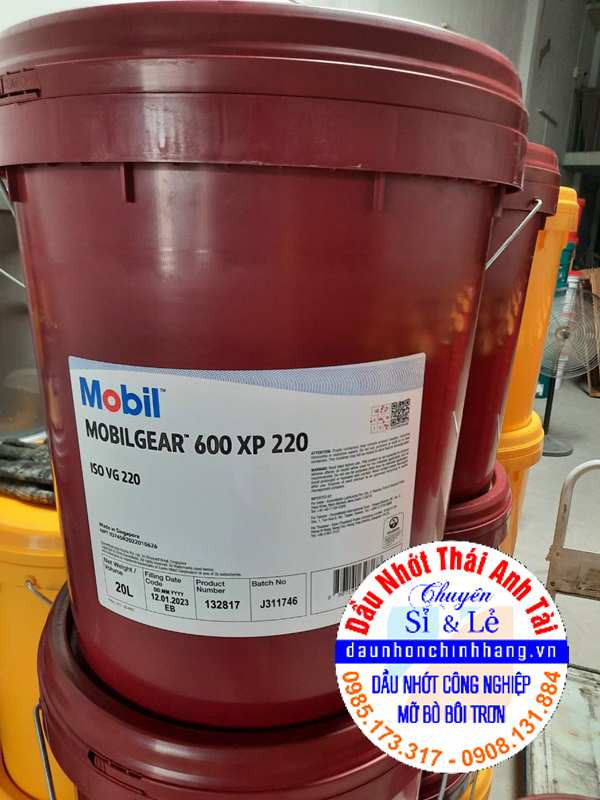 Mobil Gear 600 XP 220.jpg