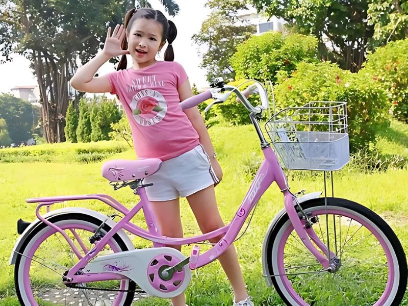 Nên lựa chọn xe phù hợp với chiều cao của bé.jpg