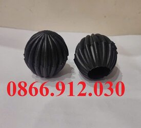 bong-nhua-chup-cay-treo-quan-ao.jpg