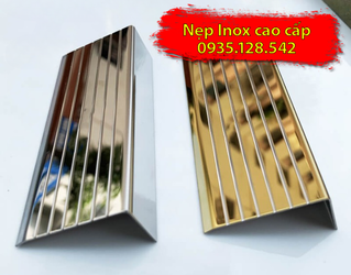 nep-inox-gan-day-thi-cong-noi-that.png
