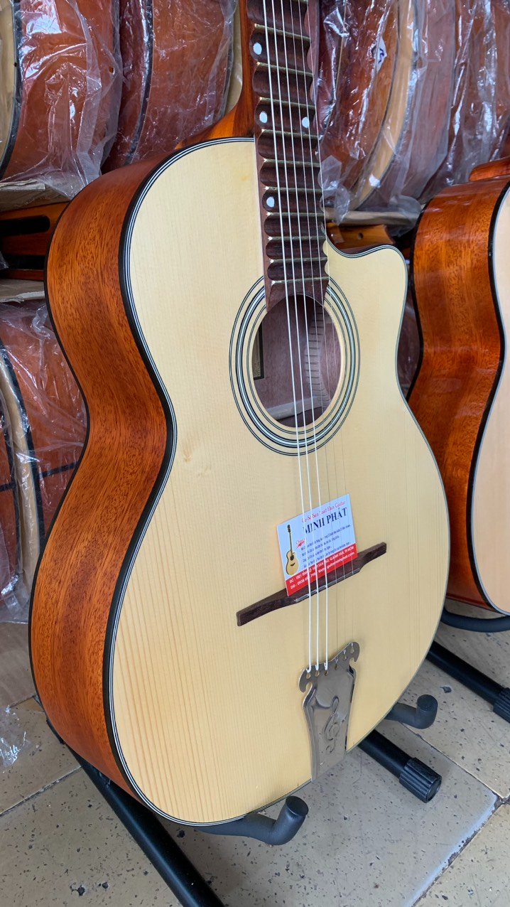 dan-guitar-vong-co-phim-lom-go-hong-dao-VC2 (2).jpg