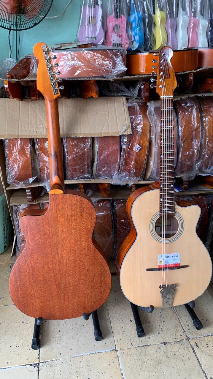 dan-guitar-vong-co-phim-lom-go-hong-dao-VC2 (3).jpg