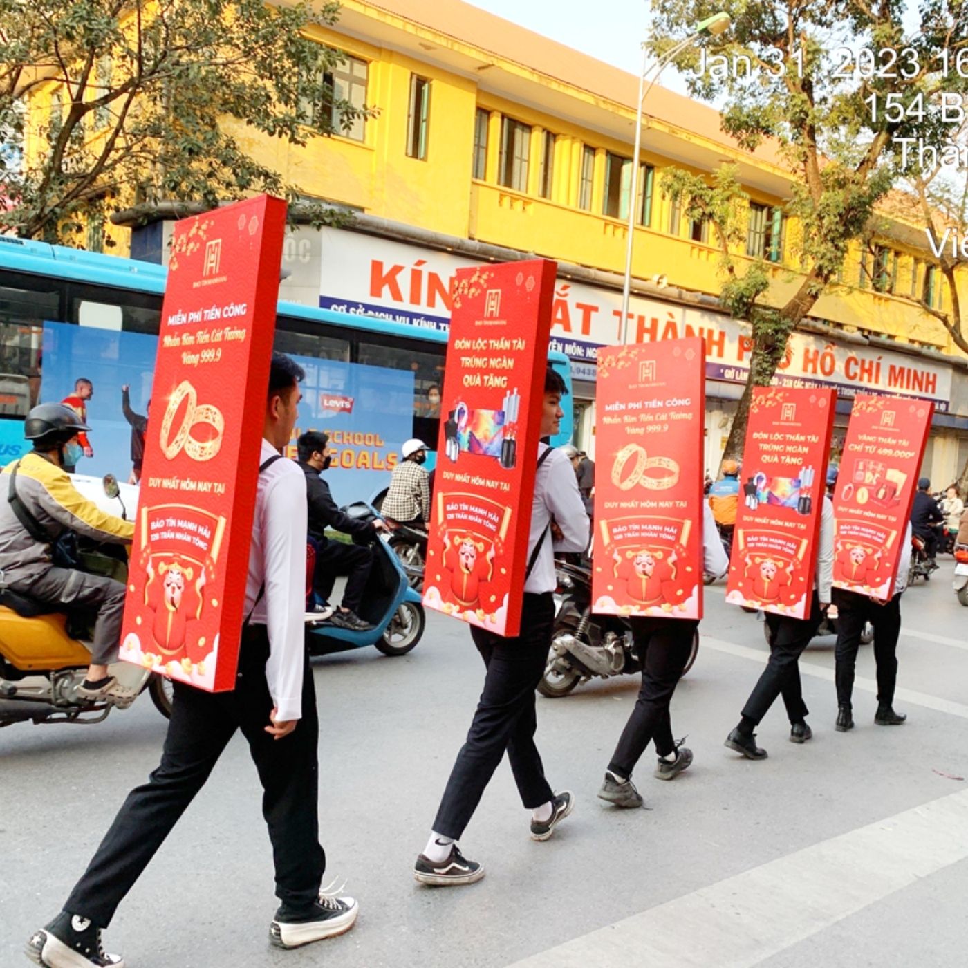 roadshow đi bộ.jpg roadshow đi bộ.jpg