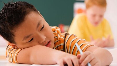 trẻ em khó chịu 1.jpg