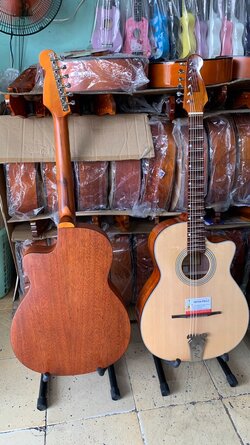 dan-guitar-vong-co-phim-lom-go-hong-dao-VC2 (3).jpg