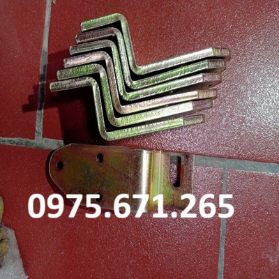pát sắt bửng xe tải..jpg pát sắt bửng xe tải..jpg