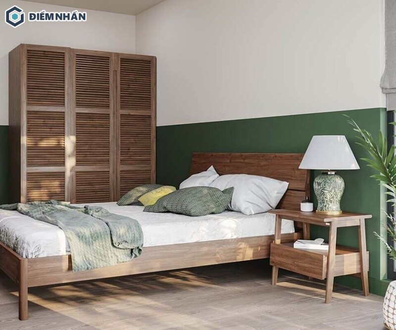 Phòng ngủ được trang trí với đồ nội thất cơ bản và tiện nghi