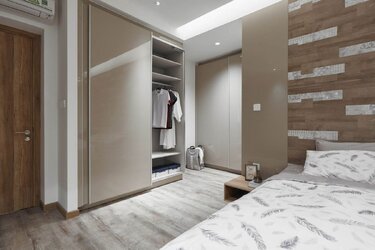 Thiết kế phòng ngủ chung cư nhỏ với tủ quần áo kịch trần màu be