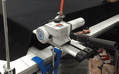 huong-dan-chi-tiet-cach-su-dung-may-cat-vai-dau-ban-1 (1).png