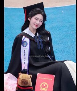 Áo cử nhân giá rẻ Hcm (7).jpg