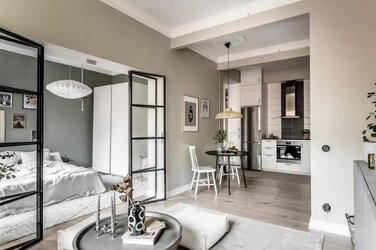 Căn hộ studio 35m2 sử dụng vách kính lùa ngăn phòng ngủ