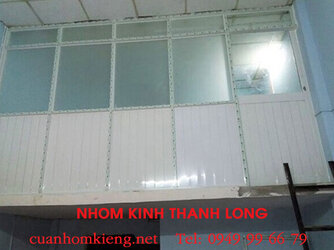 vach-nhom-kinh-gac-lung1.jpg