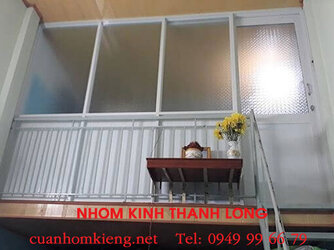 vach-nhom-kinh-gac-lung3.jpg