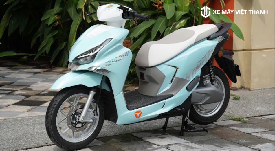 xe-may-dien-yadea-velax-mau-xanh.jpg