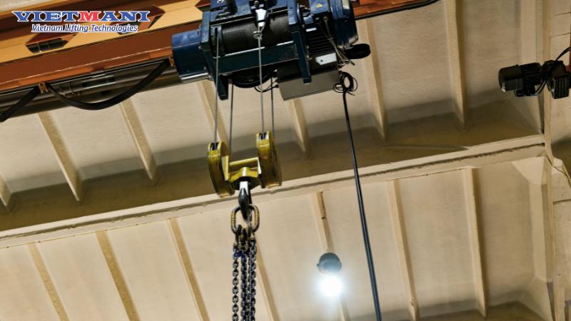 So sánh palăng cáp điện và palăng xích