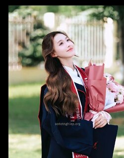 thuê áo cử nhân quốc tế (2).jpg