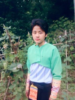 Nhà thơ Lâu Văn Mua