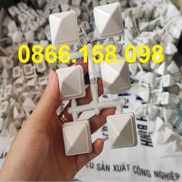 nap-chup-dau-sat-hop-hang-rao-vuong-20x20mm.jpg