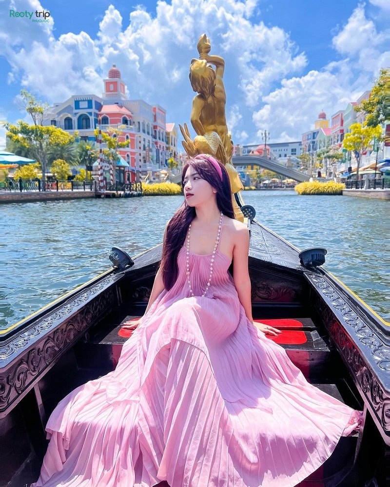 di-thuyen-tren-song-venice.jpg