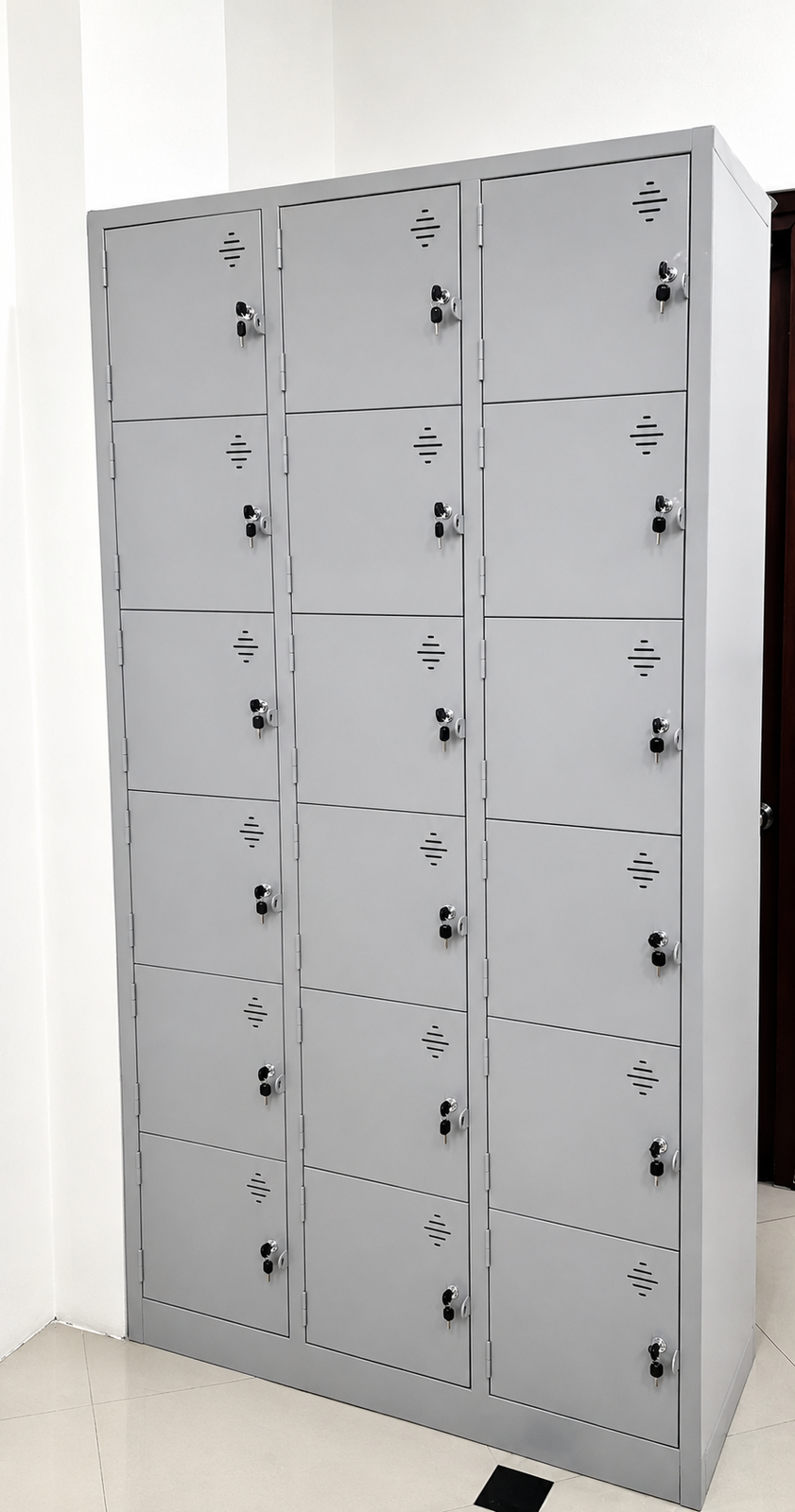 tu-locker-18-ngan-cho-onetech-img.png