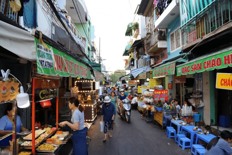 Phố ăn vặt Hồ Thị Kỷ