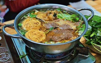 Lẩu bò nhà gỗ.jpg
