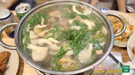 Lẩu gà lá é.jpg