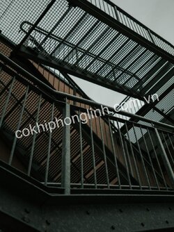 lan-can-luoi-thep-1.jpg